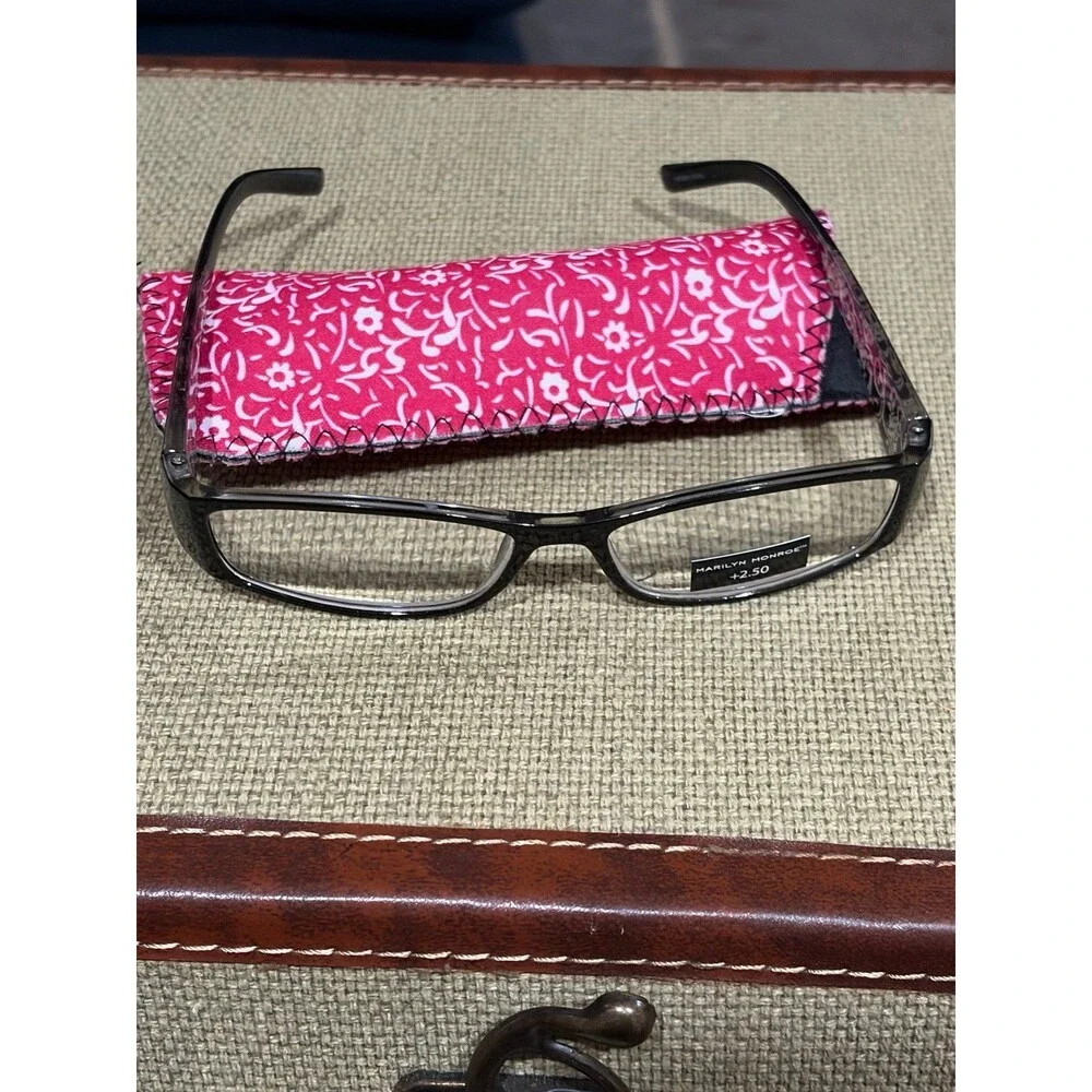 Marilyn Monroe Readers  & Case +2.5